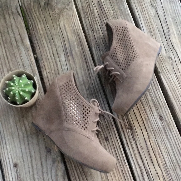 Fergalicious Shoes - Fergalicious Taupe Wedge Ankle Booties Sz 8